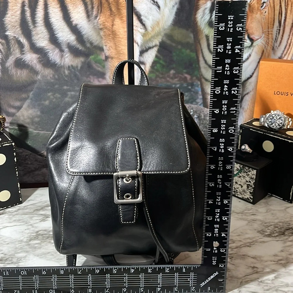 COACH BLACK LEATHER BACKPACK IN EUC - Picture 13 of 17
